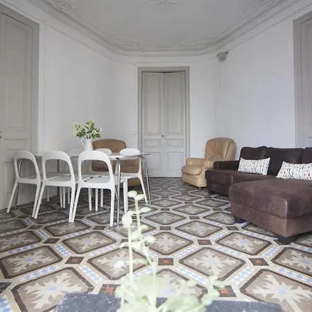 Piso Balmes Lägenhet